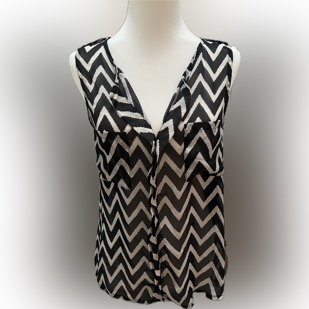 Chevron Black and White Women's Sleeveless Top